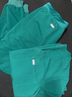 Figs Forest Green Scrub Set